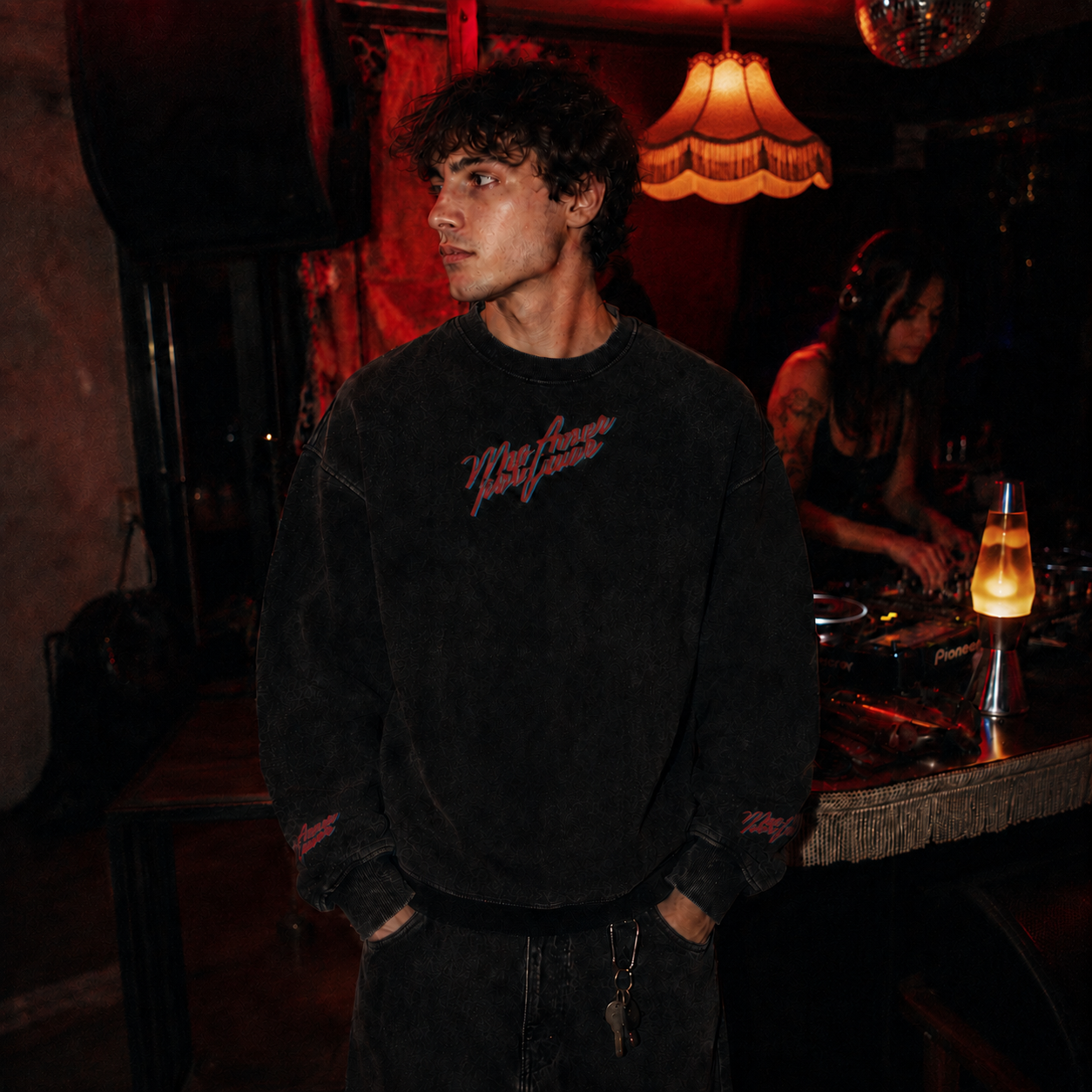 Más Amor Por Favor Unisex Heavyweight Sweater - Stitched - Edition Pequeño