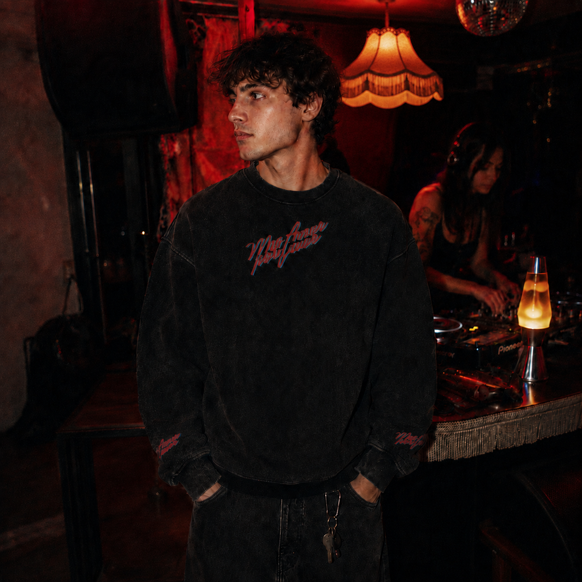 Más Amor Por Favor Unisex Heavyweight Sweater – Stitched – Edition Pequeño – KABUFF Kreuzberg